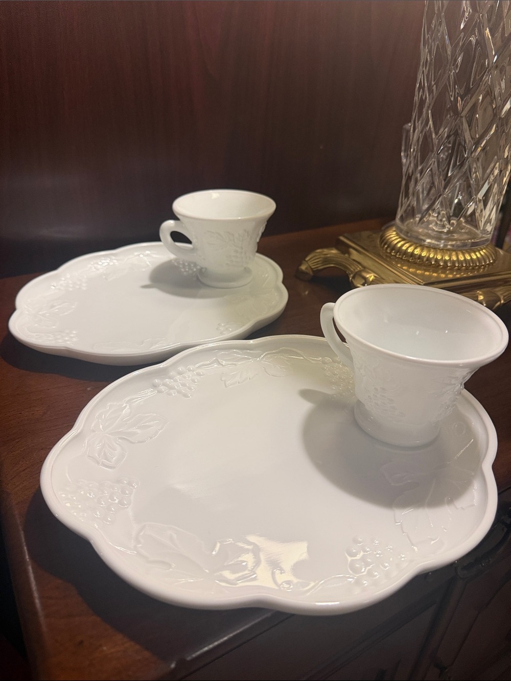 4 pieces Milk Glass cake plate-coffee cup